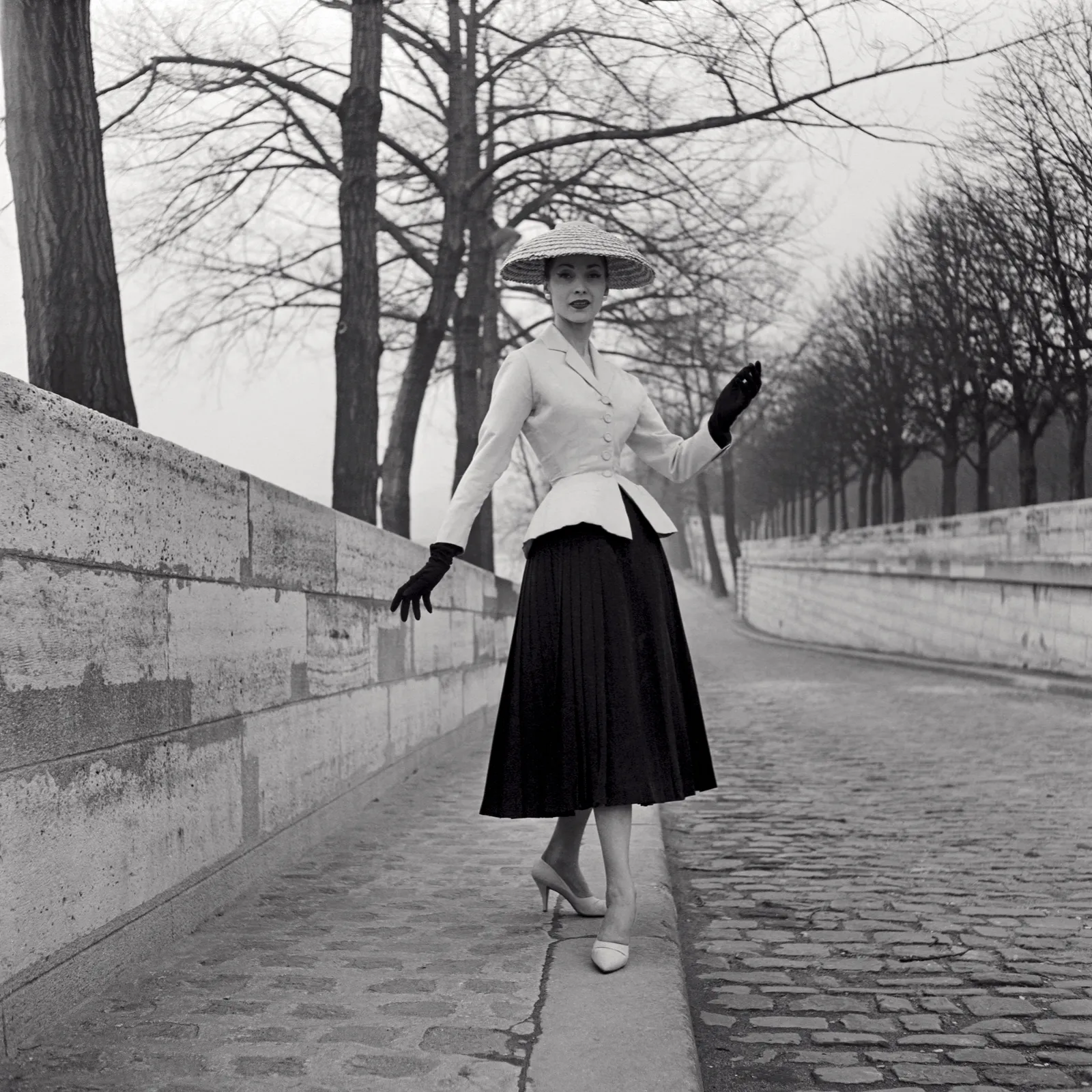 What Made Dior's “New Look” So Revolutionary? | Savoir Flair